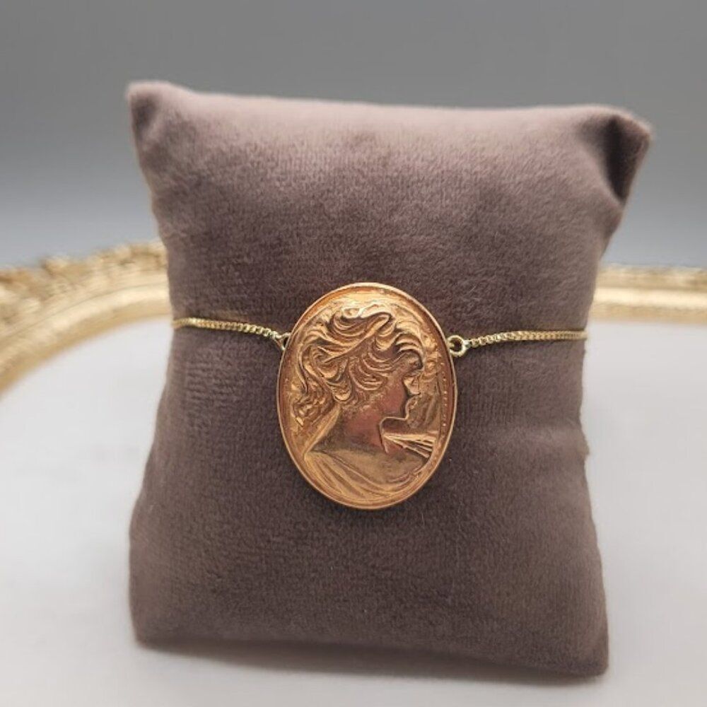 UNBRANDED Gold Toned Bracelet